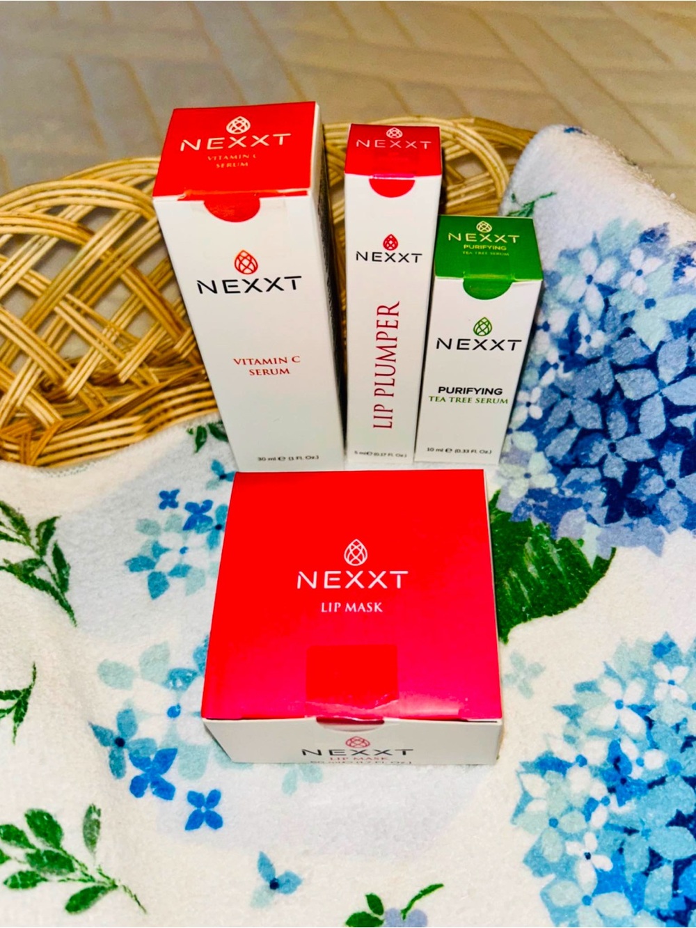 Set of 4 Nexx Tea Tree Serum, Lip Mask, Vitamin C Serum + Lip Plumper